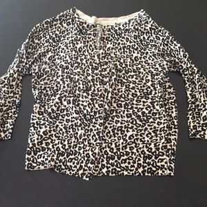 Ladies three quarter length sleeve cardigan.